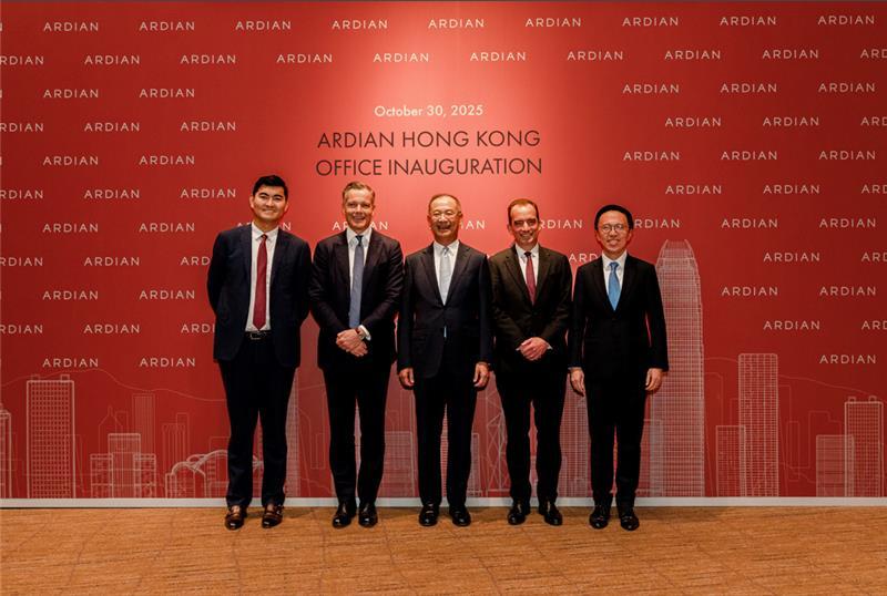 photo opening HK.png
